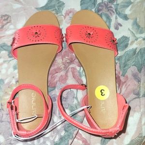 Kids Coral sandals size 3